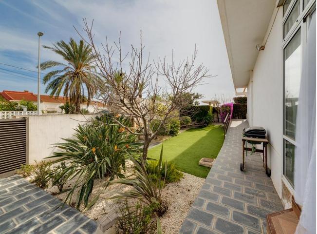 SE VENDE CASA EN MIL PALMERAS (ORIHUELA COSTA) CON GRAN TERRAZA photo 0