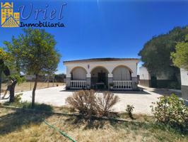 Chalet en venta en Urbanización El Perpetuo Socorro. Carmona, Sevilla. photo 0