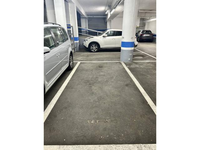 Parking en Venta en Calle Joan Guell, Hotel Sofia, Barcelona, Camp nou photo 0