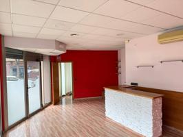 Venta de local esquinero en Mollet photo 0