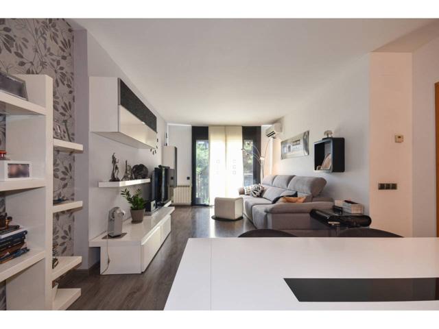 Piso en Venta en Mollet photo 0