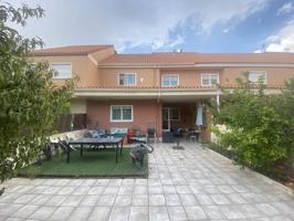 Venta de Chalet Adosado en Torrejón de Velasco photo 0