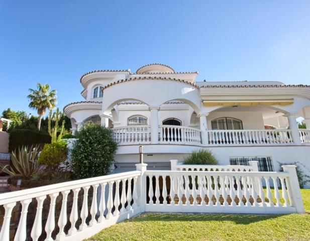 Villa de lujo en Torrequebrada, Benalmadena Costa en venta. 4 dormitorios, 3 baños. photo 0