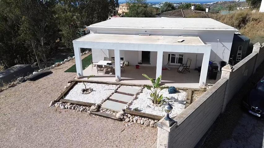 Impresionante casa-villa independiente ubicada en Cerros Del Aguila, Mijas Costa. photo 0