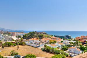 Tu ático soñado en Fuengirola te espera con vistas al mar y a la montaña photo 0