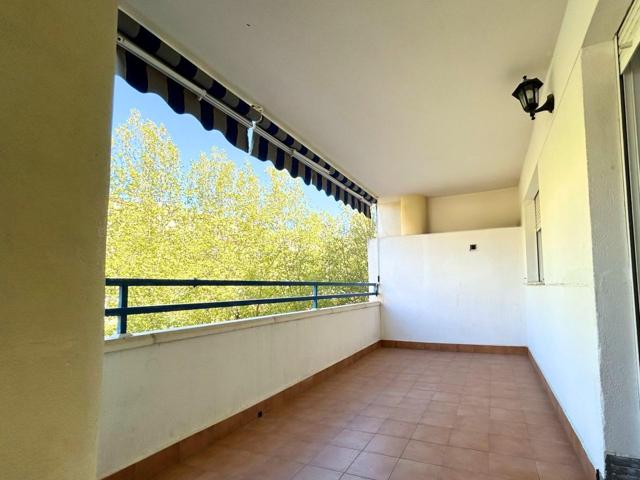 ¡Oportunidad única en Marbella! Piso en una urbanización con piscina, jardines photo 0