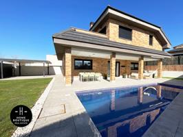 Unifamiliar Separadas En venta en Paracuellos De Jarama photo 0