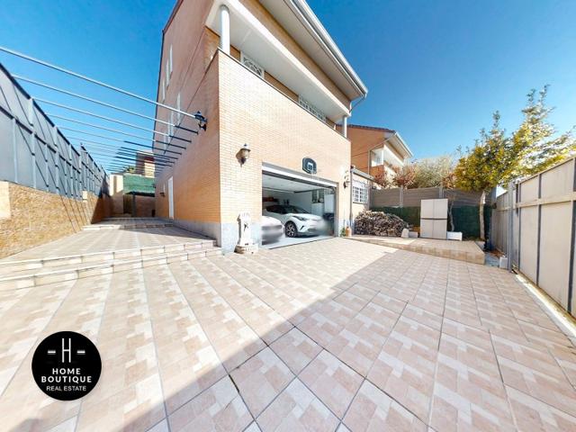 Unifamiliar Separadas En venta en Paracuellos De Jarama photo 0