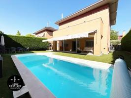 Unifamiliar Separadas En venta en Paracuellos De Jarama photo 0