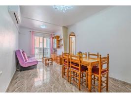 ¡Vive a solo 350 metros del mar! Apartamento listo para entrar a vivir en pleno corazón de Torrevieja photo 0