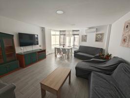 🏠 Título: Piso amplio y reformado en el centro de Torrevieja, junto al mar photo 0