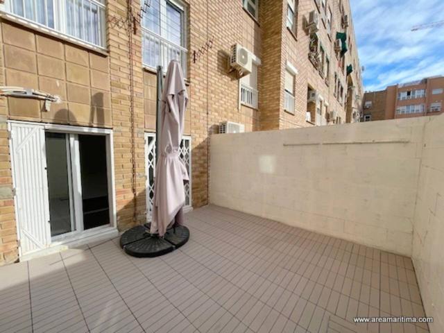 ¡Alquiler larga duración! Piso de cuatro habitaciones dos baños terraza y ascensor, cerca de La Playa de la Malvarrosa. photo 0