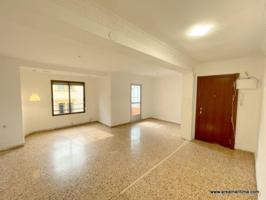 Venta de piso con gran balcón, ventilación cruzada, a un paseo de la playa de las Arenas, en el Cabanyal (Valencia). photo 0