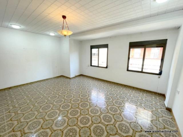 Venta de vivienda con potencial en el Cabanyal (Valencia) photo 0