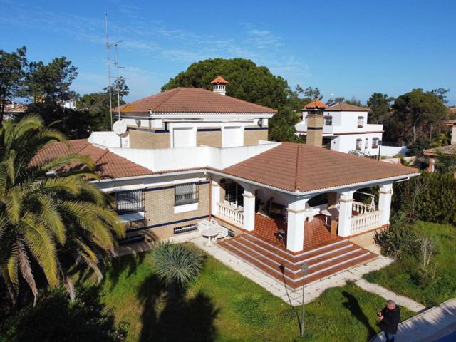 ESPECTACULAR CHALET EN PINARES DE LEPE photo 0