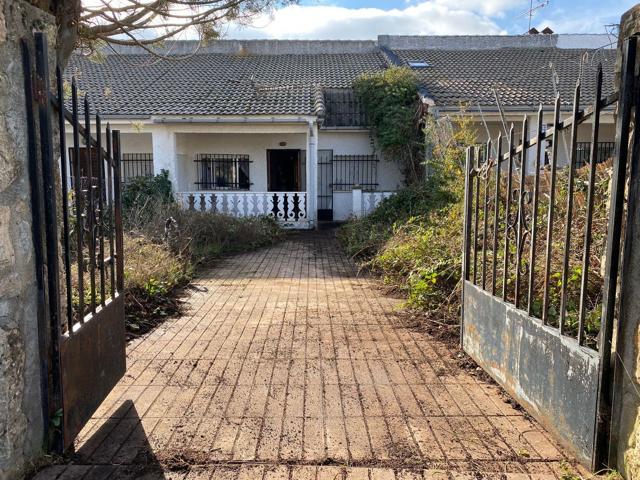 Unifamiliar Pareada En venta en Calle Madroño, Trijueque photo 0