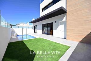 Unifamiliar Pareada En venta en Villamartín-Las Filipinas, Orihuela Costa photo 0