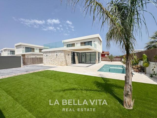 Casa En venta en Lomas De Cabo Roig, Orihuela Costa photo 0