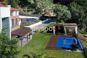Villa moderna y de lujo con piscina infinita en zona discreta photo 0