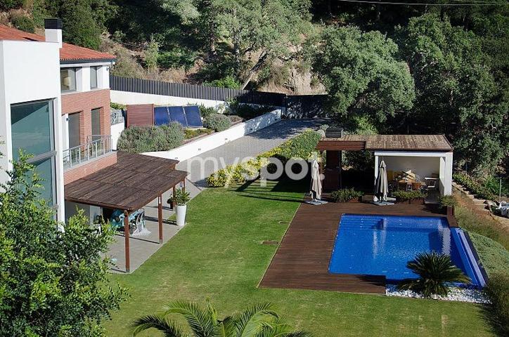 Villa moderna y de lujo con piscina infinita en zona discreta photo 0