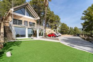 Villa mediterránea con casa de invitados con piscina y vistas al mar photo 0