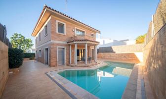 Casa con piscina en la mejor zona de Vilafranca photo 0