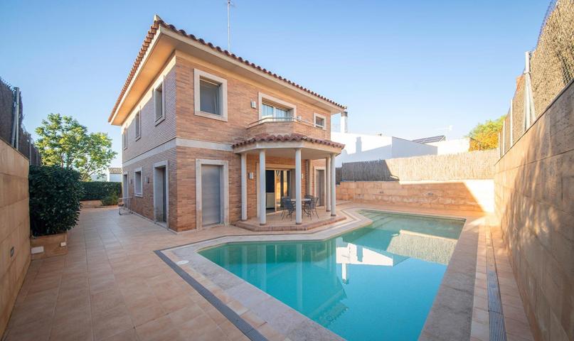 Casa con piscina en la mejor zona de Vilafranca photo 0