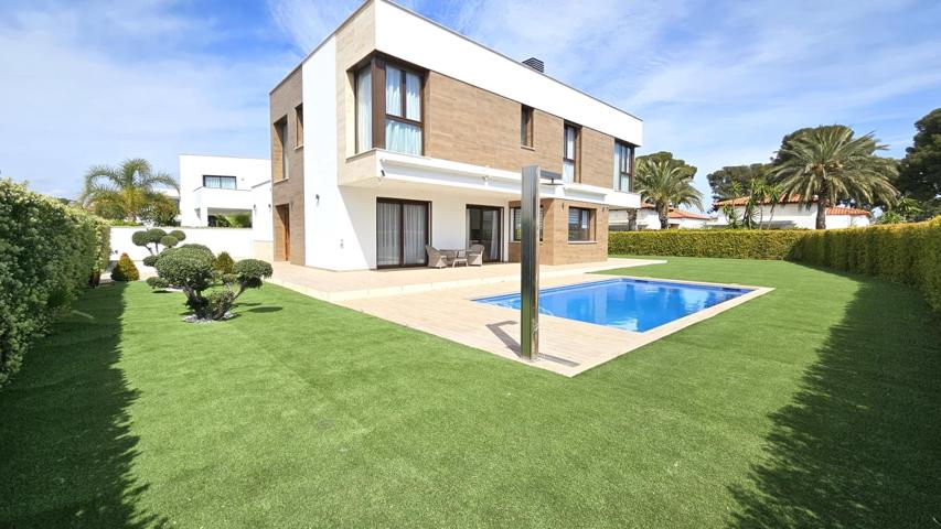 CHALET EXCLUSIVO E INDEPENDIENTE EN LA COSTA DORADA photo 0
