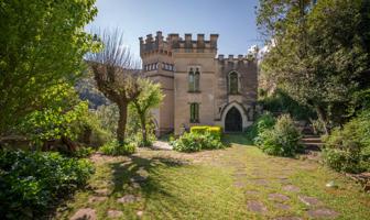 Castillo Modernista Catalogado en El Figaró – Una Joya Histórica con Encanto Único photo 0