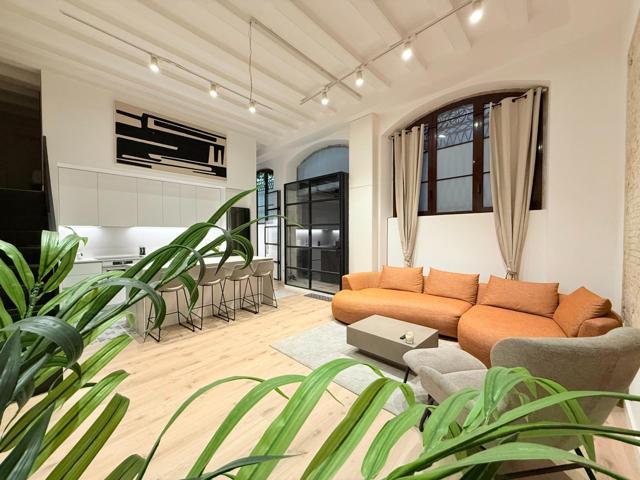 Dúplex reformado y amueblado en el Gòtic photo 0