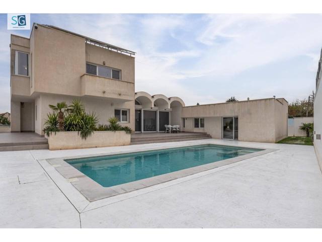 Exclusiva vivienda de tres plantas en la Urbanización Viñas del Rey, Otura. photo 0