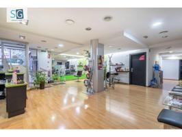 Sale a la venta este gran local con una ubicación inmejorable photo 0
