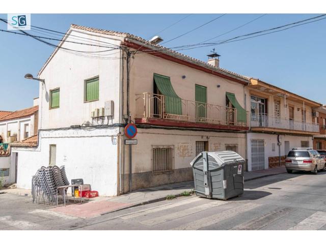 Casa en esquina en el centro de La Zubia photo 0