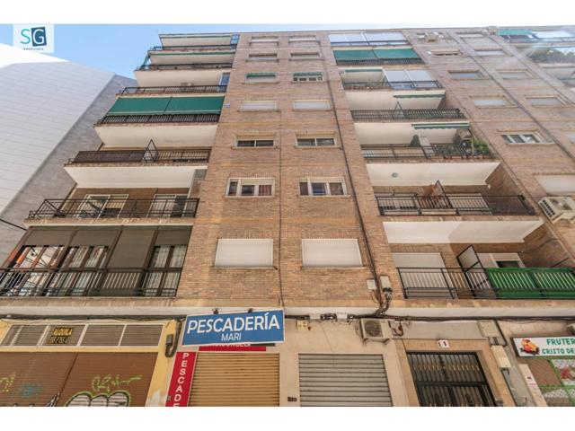 Ponemos a la venta este piso en Avenida Madrid, totalmente reformado. photo 0