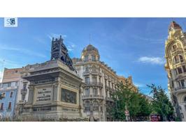 Este espectacular piso se encuentra en pleno Centro de Granada, junto a la Gran Vía y Plaza de Colón photo 0