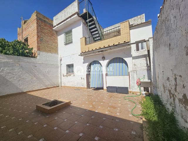 OCASIÓN!!! GRAN CASA DE PUEBLO CON AMPLIO PATIO TRASERO Y POSIBILIDAD DE PREPARAR PARA DOS VIVIENDAS. photo 0