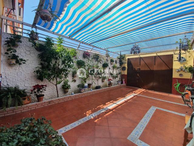 OPORTUNIDAD!! GRAN CHALET ADOSADO CON EXTRAORDINARIO PATIO DELANTERO, ESPECTACULAR SALÓN COMEDOR, GRAN COCINA, 4 DORMITO photo 0