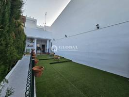 OPORTUNIDAD!! GRAN CHALET ADOSADO CON EXTRAORDINARIO PATIO TRASERO!!! photo 0