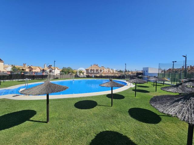 OCASIÓN!!! GRAN CHALET ADOSADO CON PISCINA COMUNITARIA, PISTAS DE PÁDEL Y GIMNASIO!!! photo 0