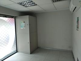 Local en venta en Derio photo 0