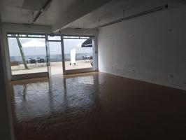 Se vende local en Derio-centro photo 0