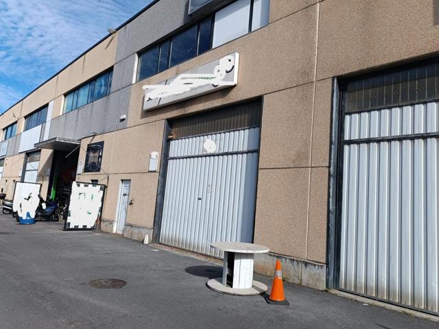 Se alquila pabellón en Urduliz en el polígono Igeltzera photo 0