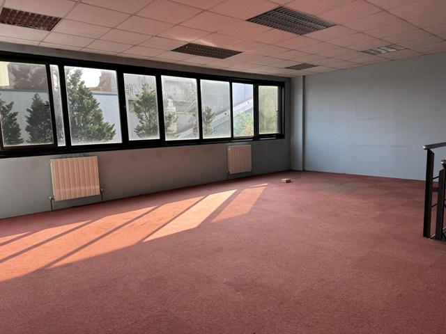 Se alquila Pabellón en el Polígono Asuara-Asua photo 0