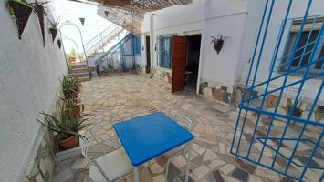 Casa con 4 habitaciones, 2 terrazas amplias y amplio patio de 38 m2, en Águilas photo 0