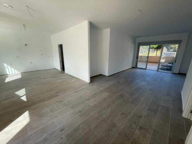 Local comercial a estrenar con uso y disfrute de 2 terrazas, a 170 metros de la playa de Águilas. photo 0