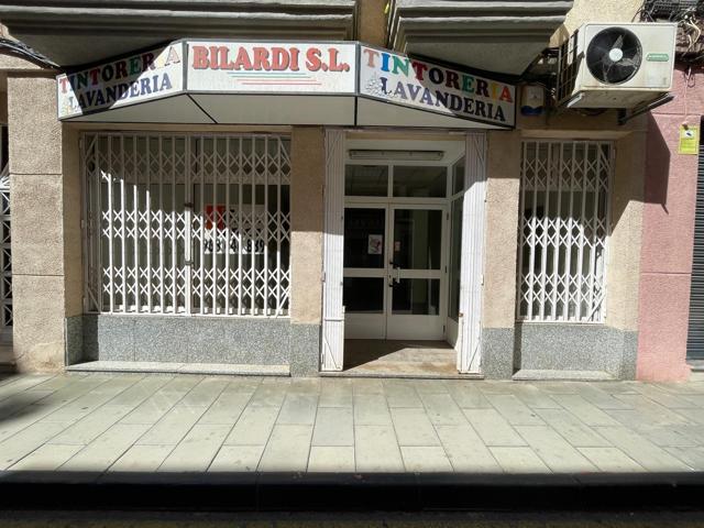 Local céntrico en excelente zona comercial, con mucho paso peatonal y de vehículos, en Águilas photo 0