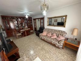 Amplia casa tipo dúplex con 3 orientaciones, a 400 metros de la playa de Águilas photo 0