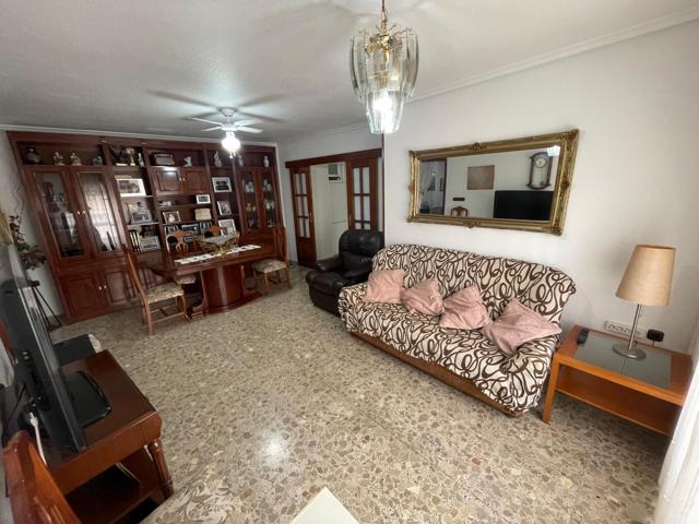Amplia casa tipo dúplex con 3 orientaciones, a 400 metros de la playa de Águilas photo 0