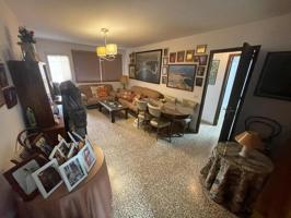 ¡Exclusivo piso céntrico, en Águilas, a 2 minutos de la playa, con terraza y 4 habitaciones! photo 0