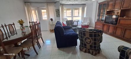 Exclusivo amplio piso céntrico con posibilidad de adquirir, de manera opcional, una plaza de parking en el mismo edificio. Se encuentran a 200 metros de la playa de Águilas photo 0